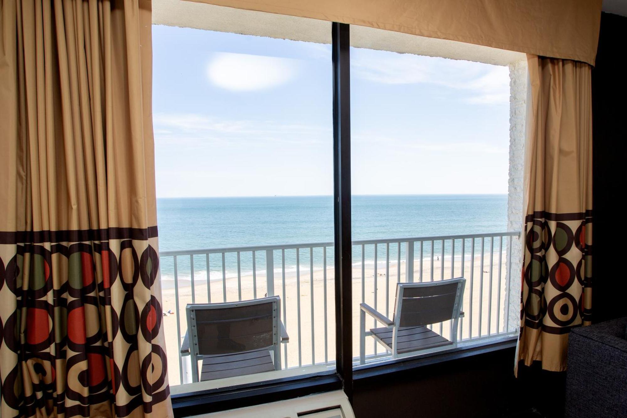 Aqua Vista Resort Hotel Virginia Beach Exterior photo